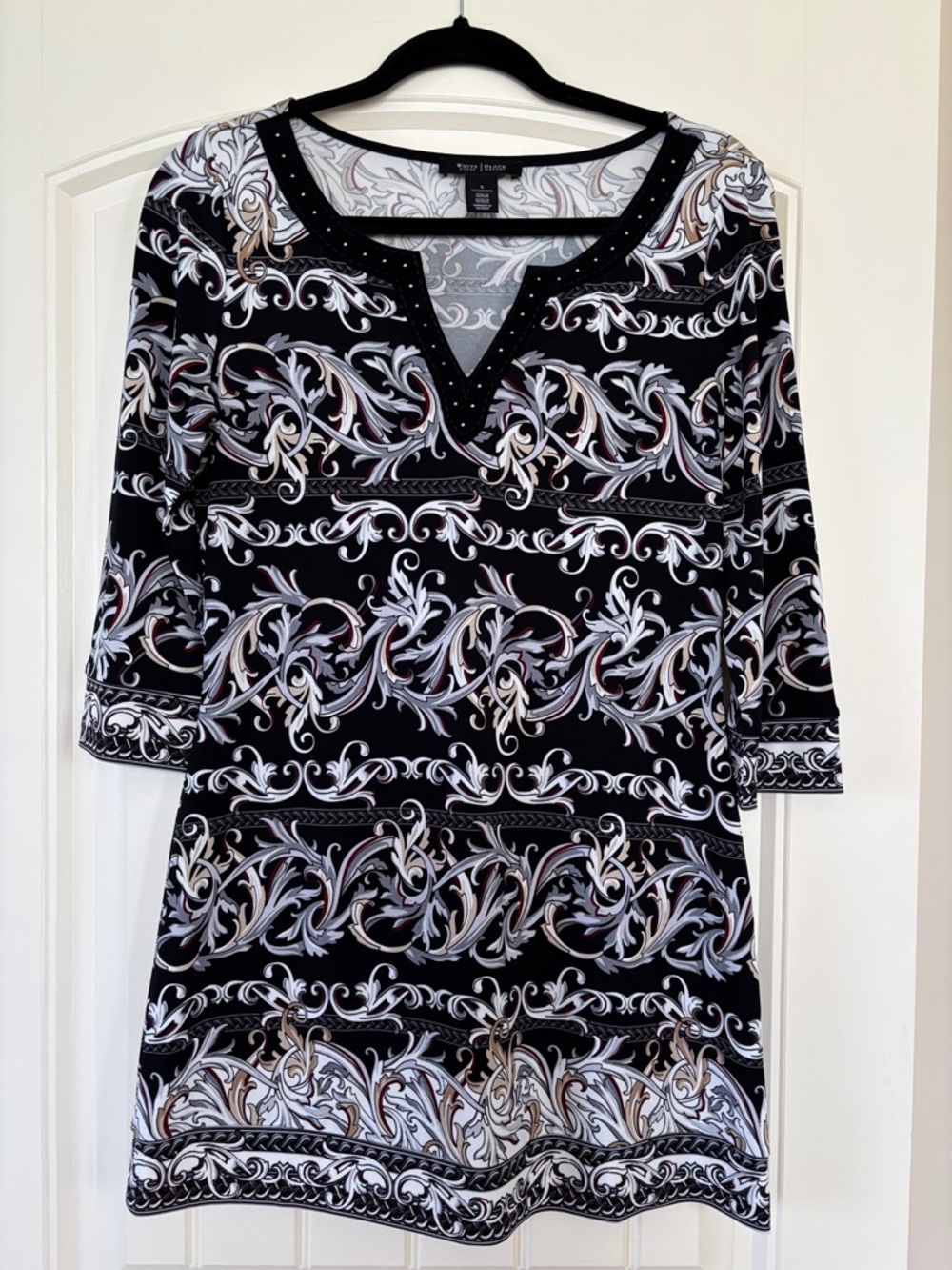 Like new. White House Black Market Black & White Scroll-Print V-Neck Tunic. Sz S